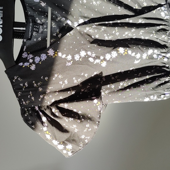 BNWT Peplum top - Picture 2 of 8